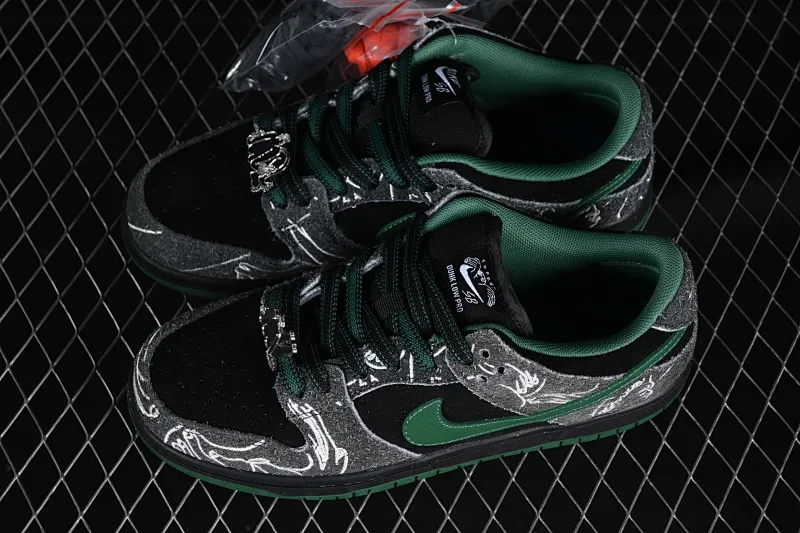 All Categories Nk SB Dunk Series Nk SB Dunk Low Low-top Sneakers K Version There Skateboards x Nk SB Dunk Low Graffiti Art Style Joint Model SB Low-top Casual Sneakers HF7743-001